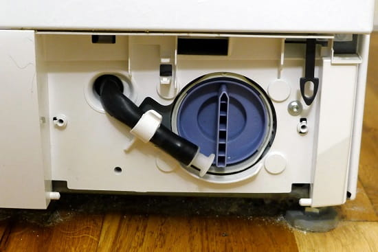 خرابی پمپ تخلیه علت جمع شدن آب در ماشین لباسشویی