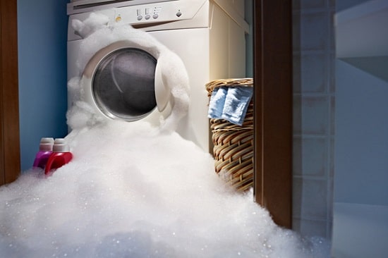 تخلیه نشدن آب لباسشویی به علت استفاده از مواد شوینده بی کیفیت و نامناسب
