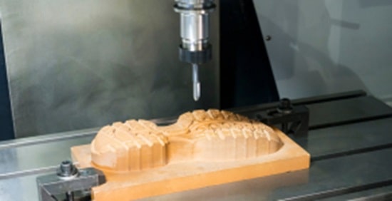 ماشینکاری سه محوره چیست؟